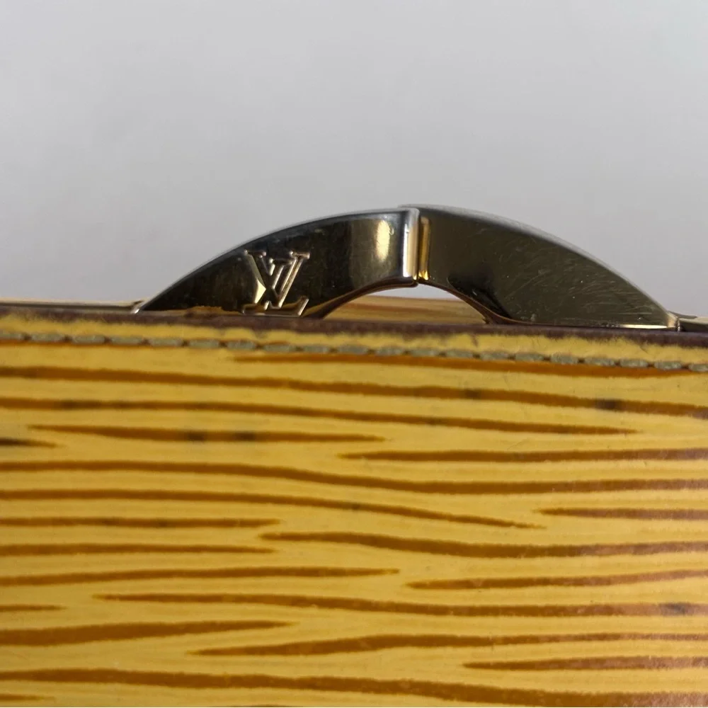 AUTHENTIC Louis Vuitton Epi Leather French Purse Kiss Lock Wallet Yellow MI0368